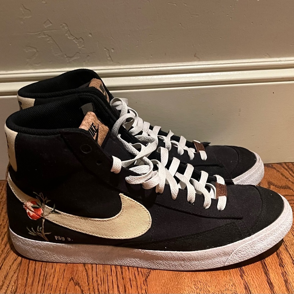 Nike Pomegranate mid 77  Blazer men’s size 10.5